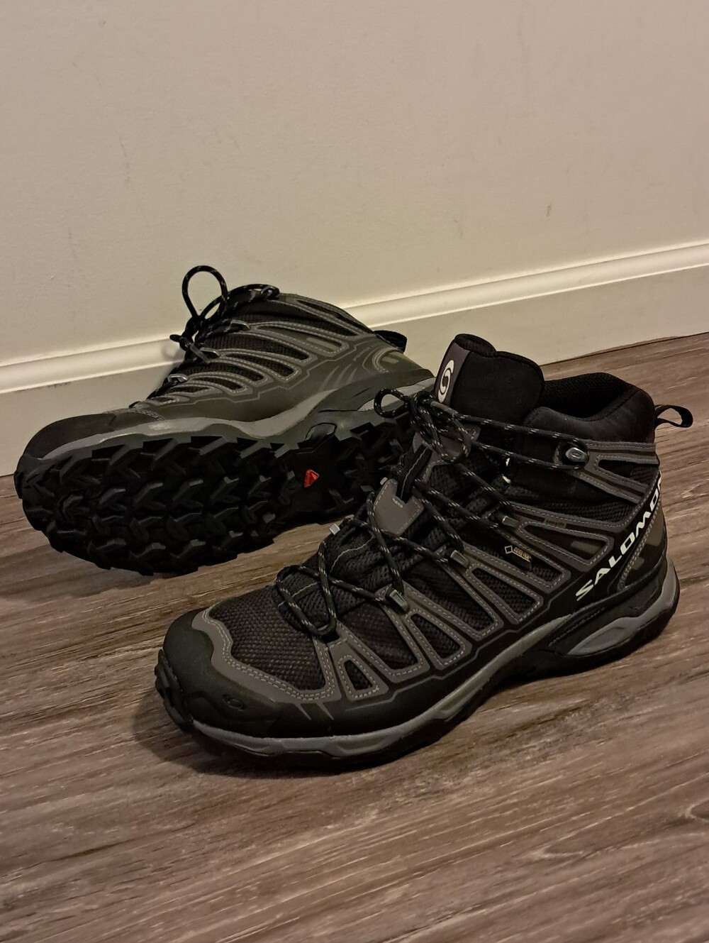 Salomon X Ultra 3 Mid Gore-Tex Hiking Boots Mens Size 11.5 Black / Gray